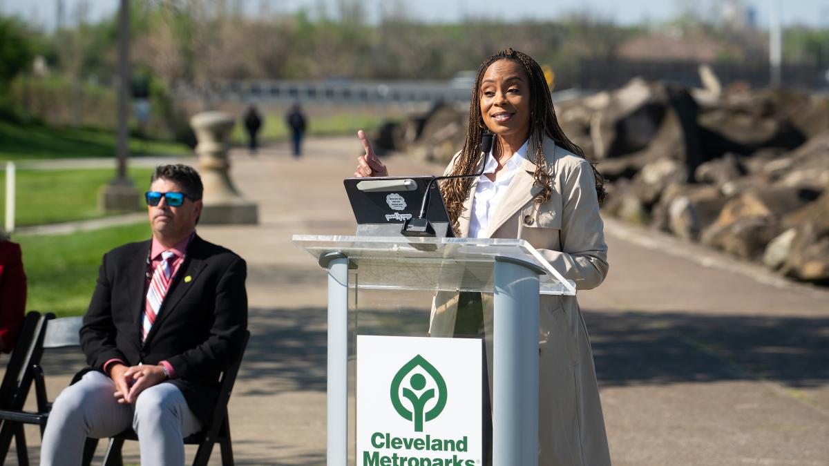 Rep. Brown CHEERS 
